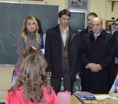 28. децембар 2015. Председница Посланичке групе пријатељства са Азербејџаном и Амбасадор Азербејџана у Србији у обиласку основне школе